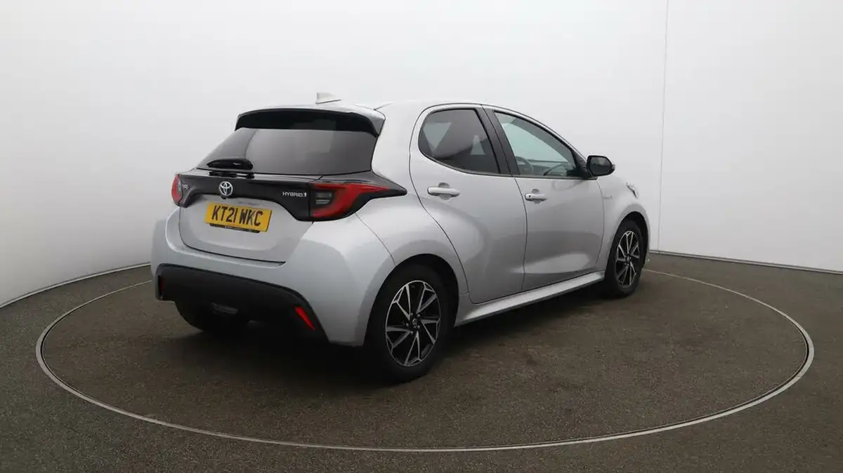 2021-toyota-yaris-15-vvt-i-design-big-7