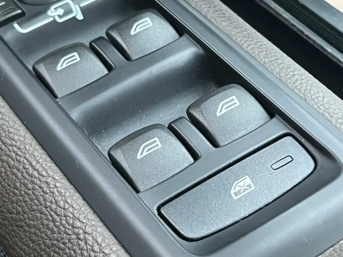 2015-land-rover-discovery-4-30td-se-tech-big-56
