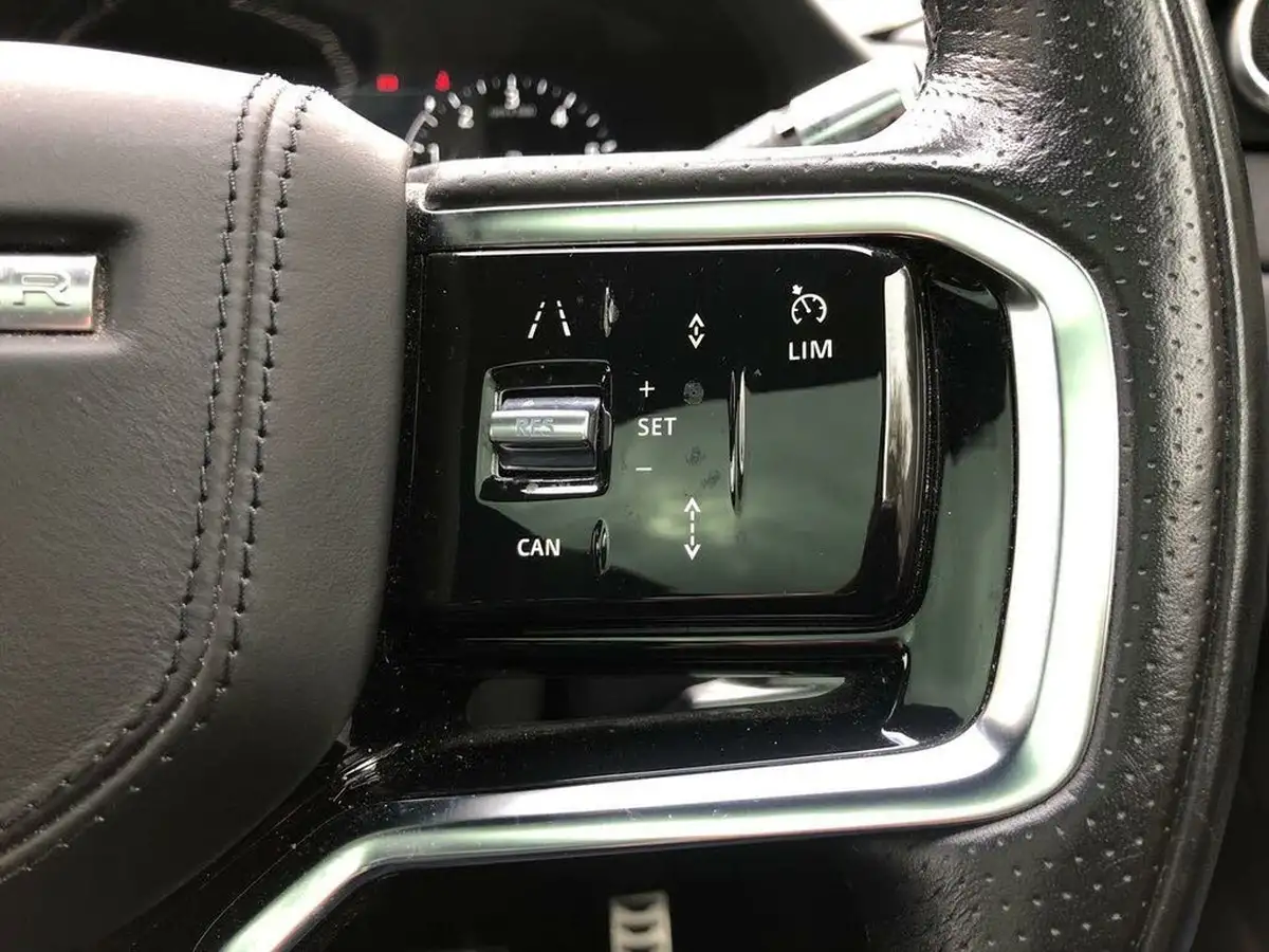 2021-land-rover-range-rover-evoque-15-p300e-r-dynamic-hse-big-14