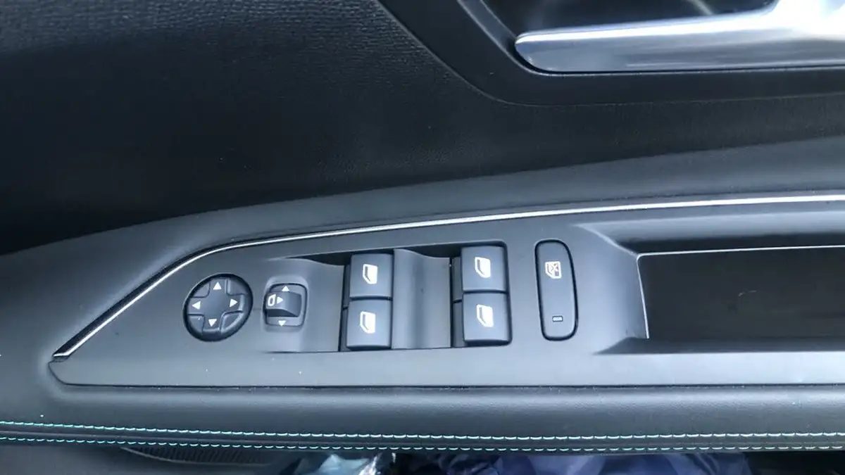 2020-peugeot-3008-suv-12-puretech-allure-premium-eat8-big-52