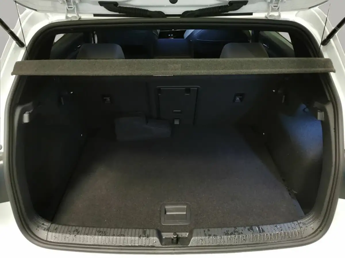 2022-volkswagen-golf-15-tsi-r-line-150ps-hatchback-big-40