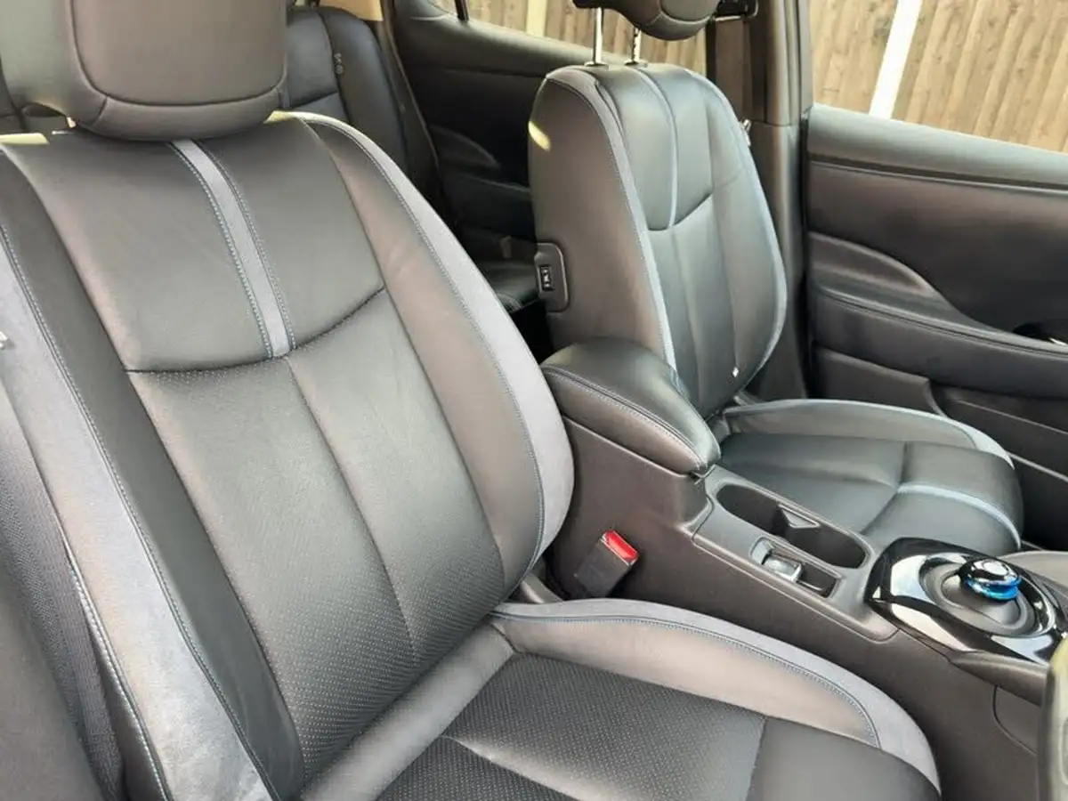 2018-nissan-leaf-e-tekna-110kw-big-14