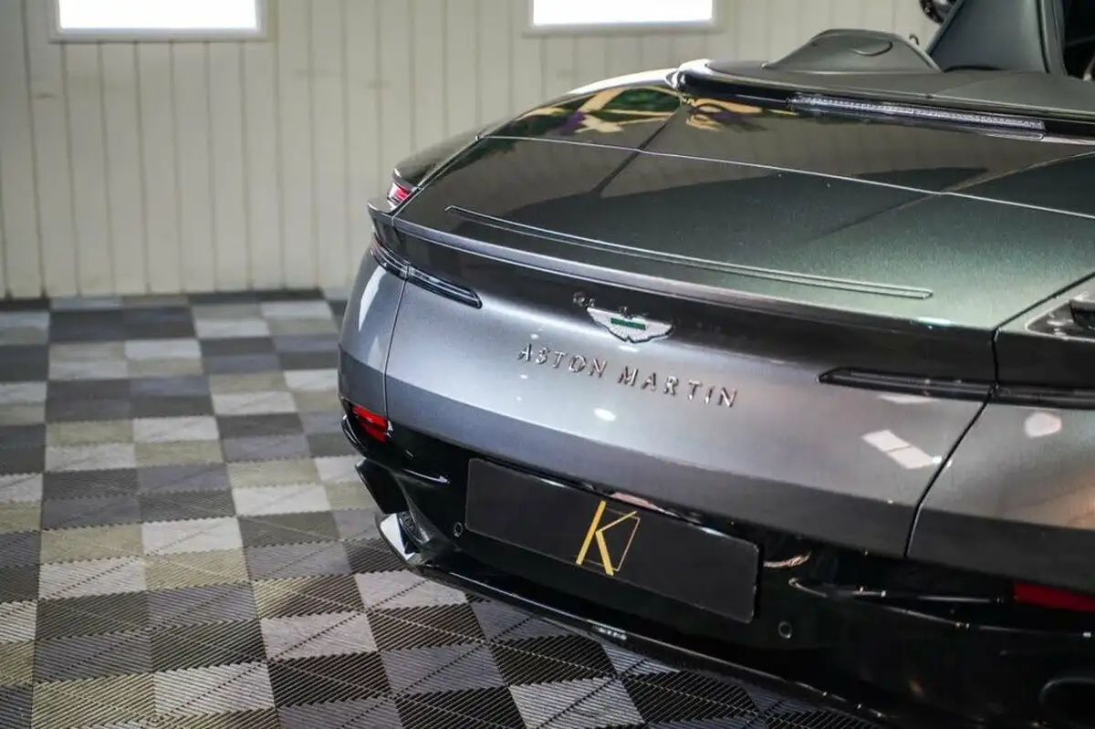 2018-aston-martin-db11-40-v8-big-13