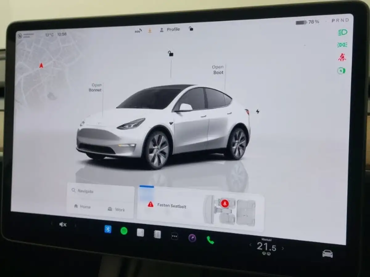 2023-tesla-model-y-e-rwd-big-10