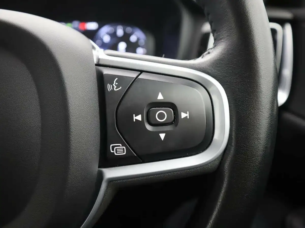 2020-volvo-v60-20td-d3-momentum-plus-geartronic-big-23