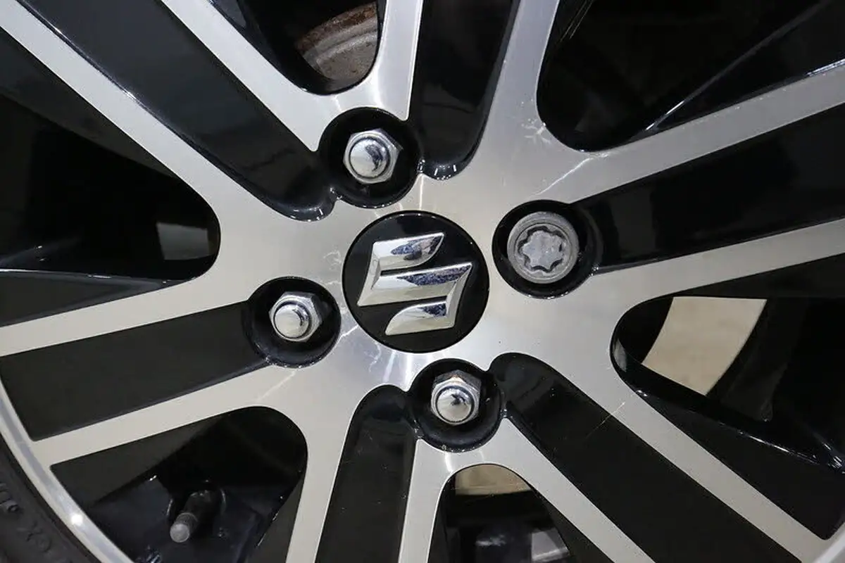 2018-suzuki-celerio-10-sz4-ags-big-23