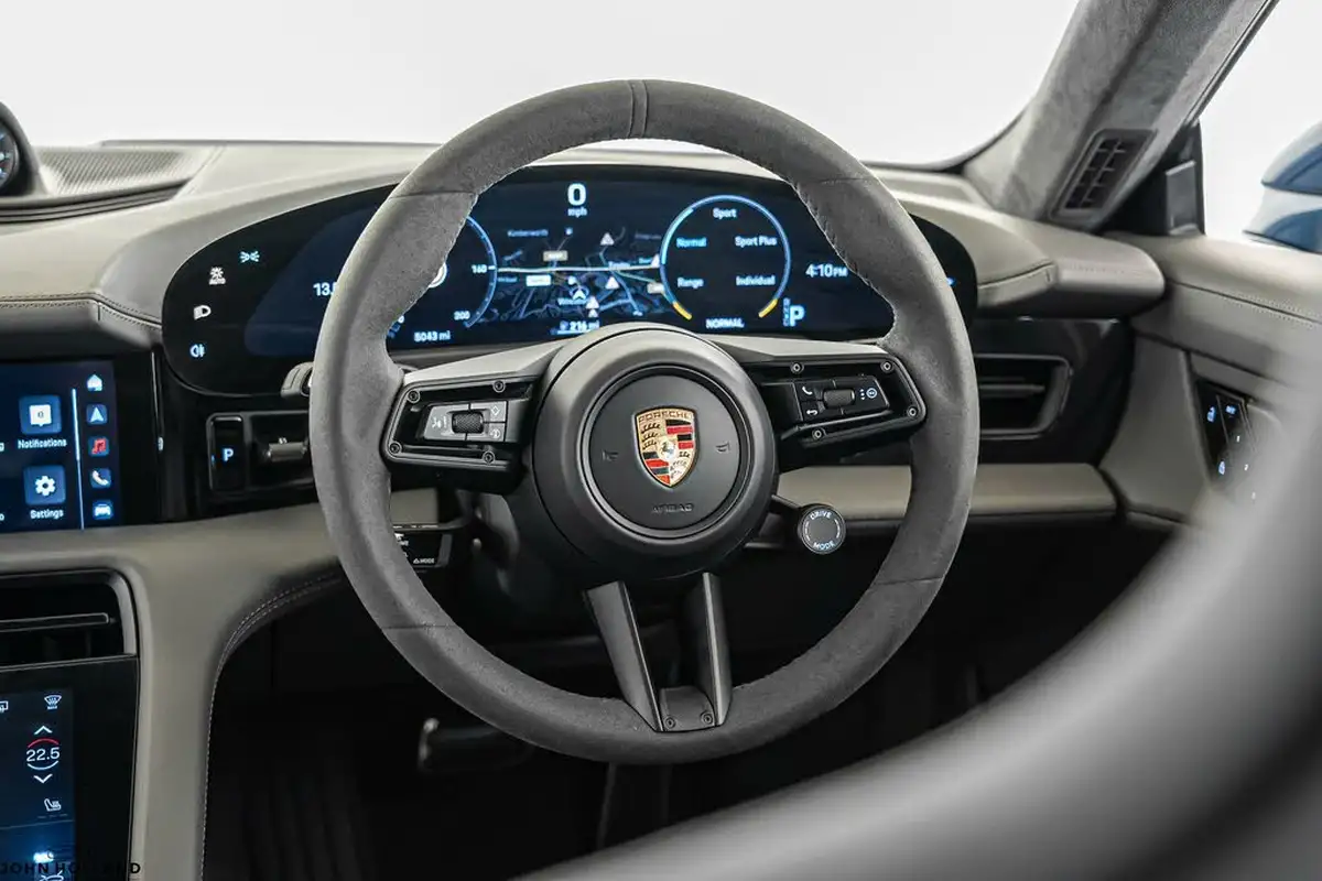 2023-porsche-taycan-e-gts-sport-turismo-big-39