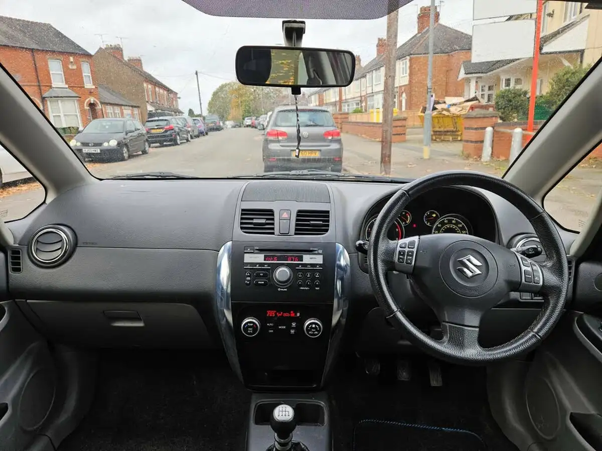 2011-suzuki-sx4-20td-sz5-big-13