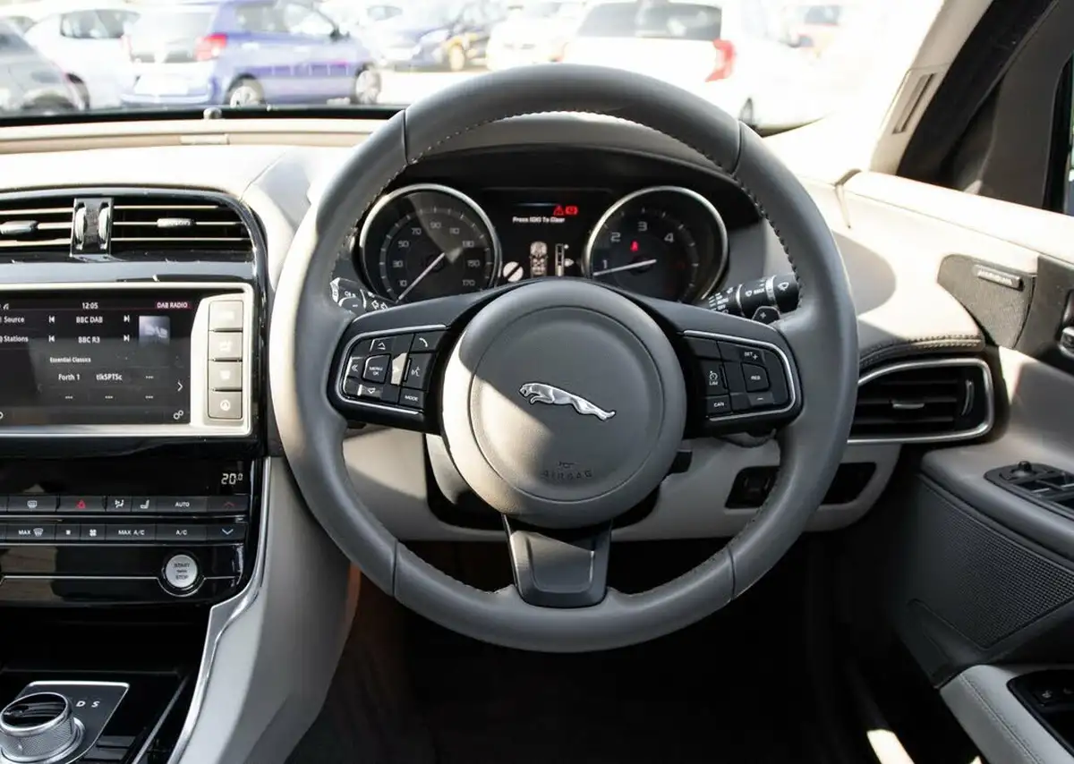 2016-jaguar-xe-20td-portfolio-180ps-auto-big-20