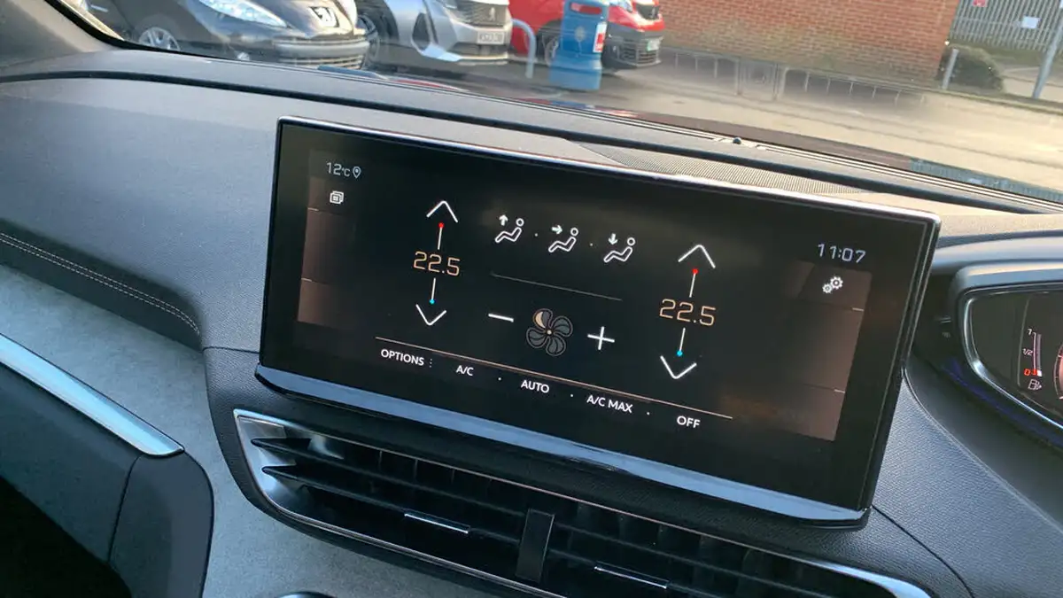 2021-peugeot-3008-suv-12-puretech-gt-big-30