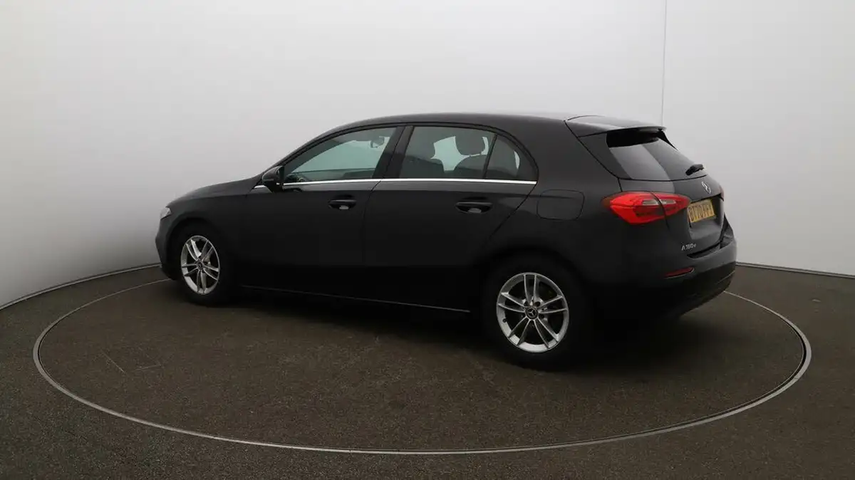 2021-mercedes-benz-a-class-15d-a180d-se-big-26