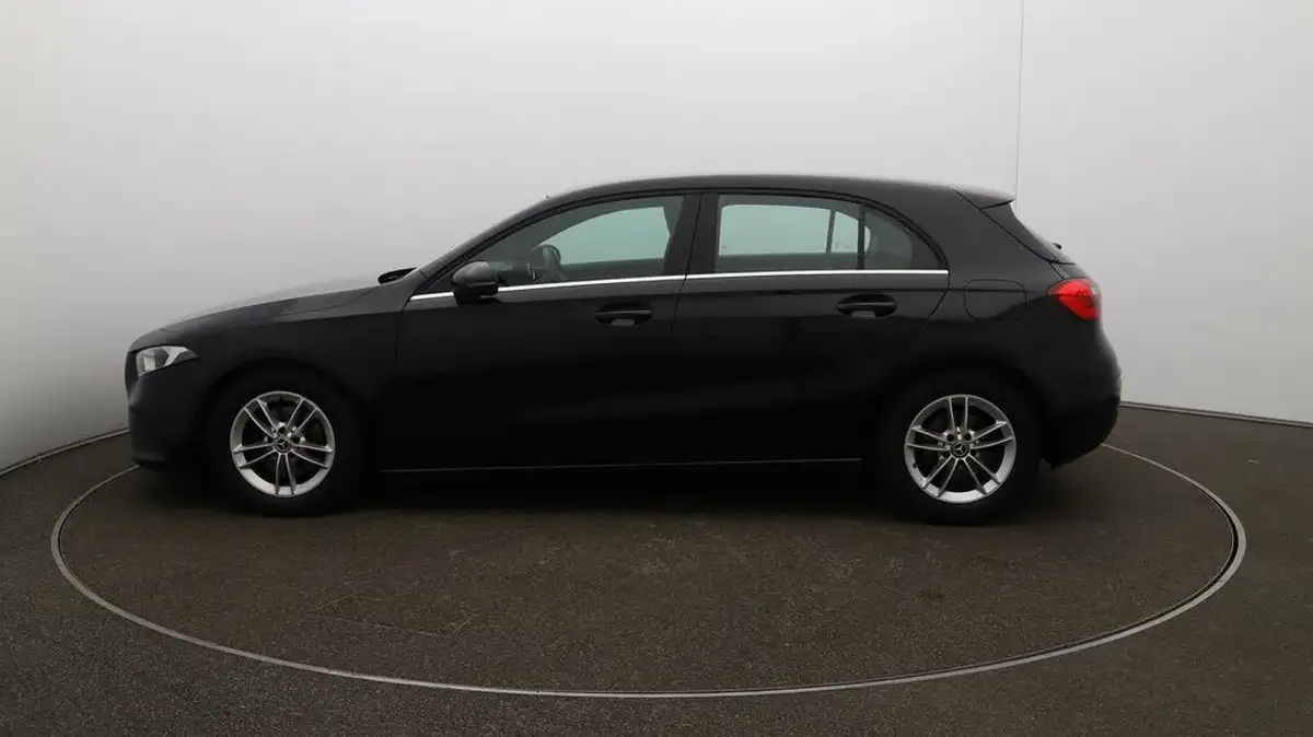 2021-mercedes-benz-a-class-15d-a180d-se-big-54