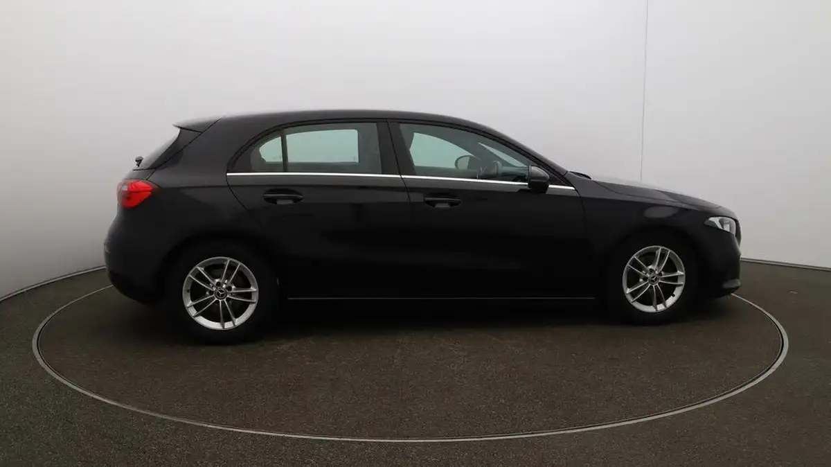 2021-mercedes-benz-a-class-15d-a180d-se-big-8