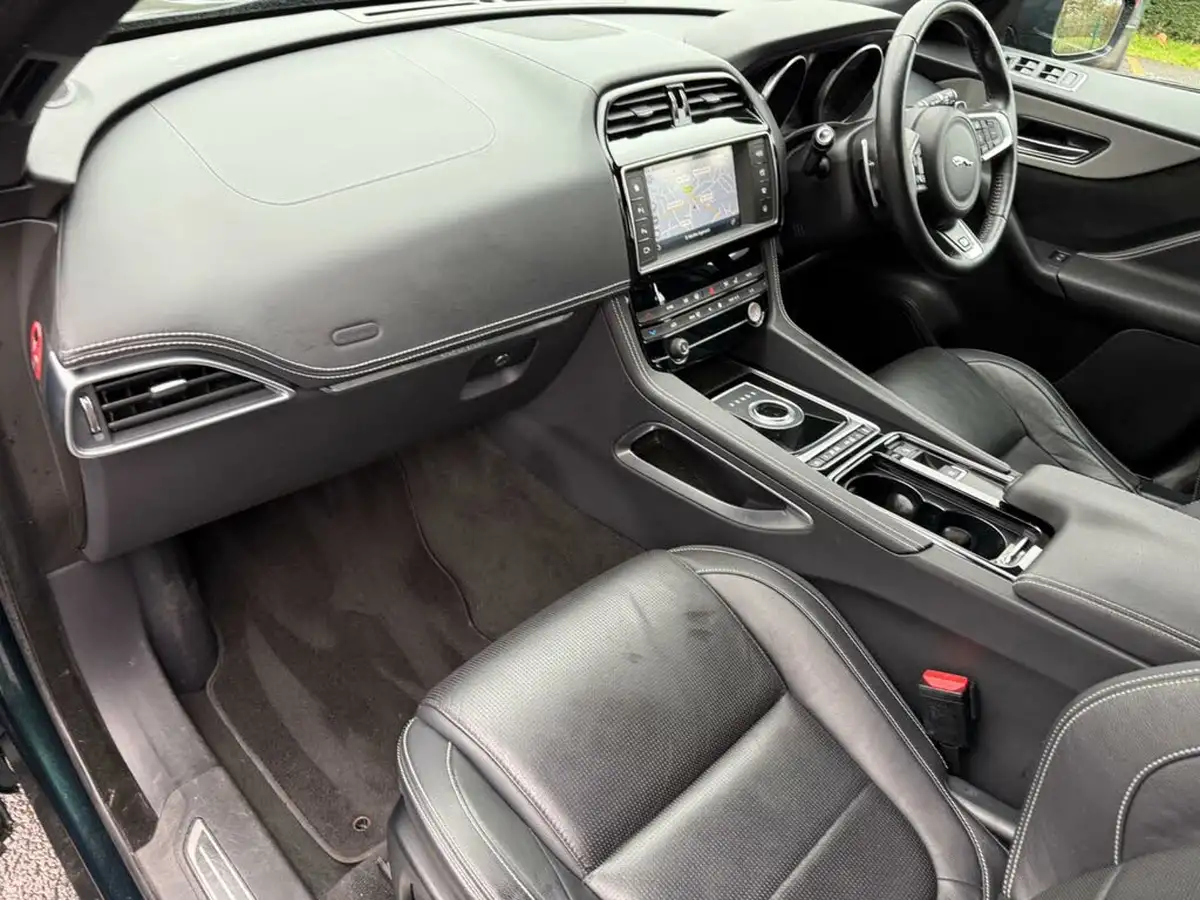 2016-jaguar-f-pace-30-v6-sc-s-30-big-13