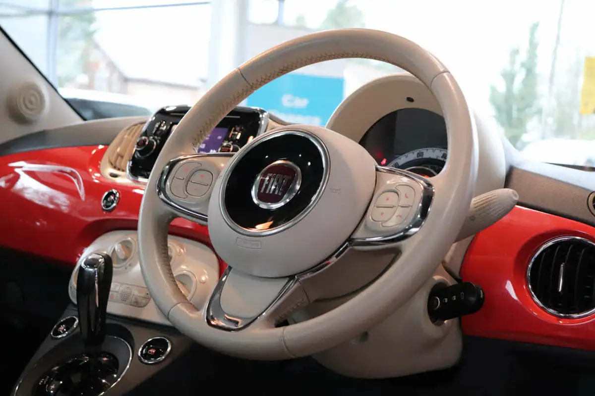 2016-fiat-500-12-lounge-dualogic-big-19