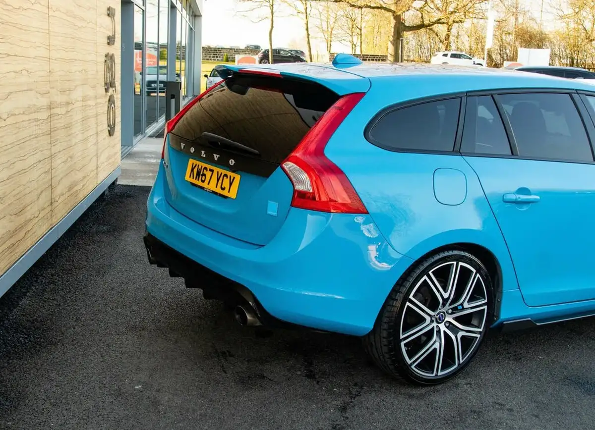 2017-volvo-v60-20-t6-polestar-big-8