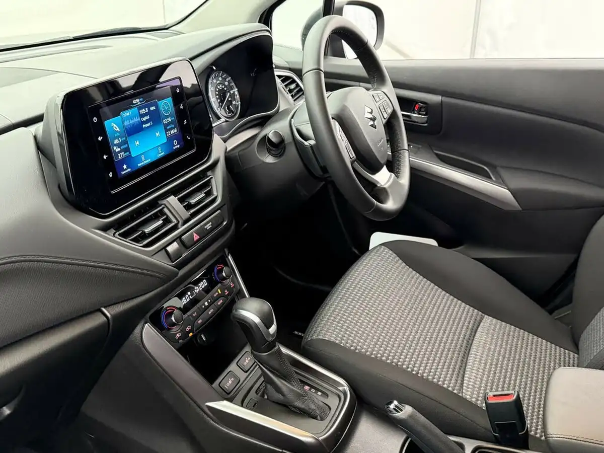 2024-suzuki-s-cross-15-motion-big-2