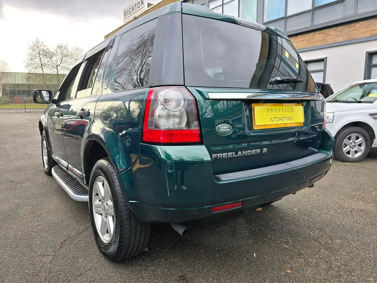 2011-land-rover-freelander-2-32-4x4-big-9