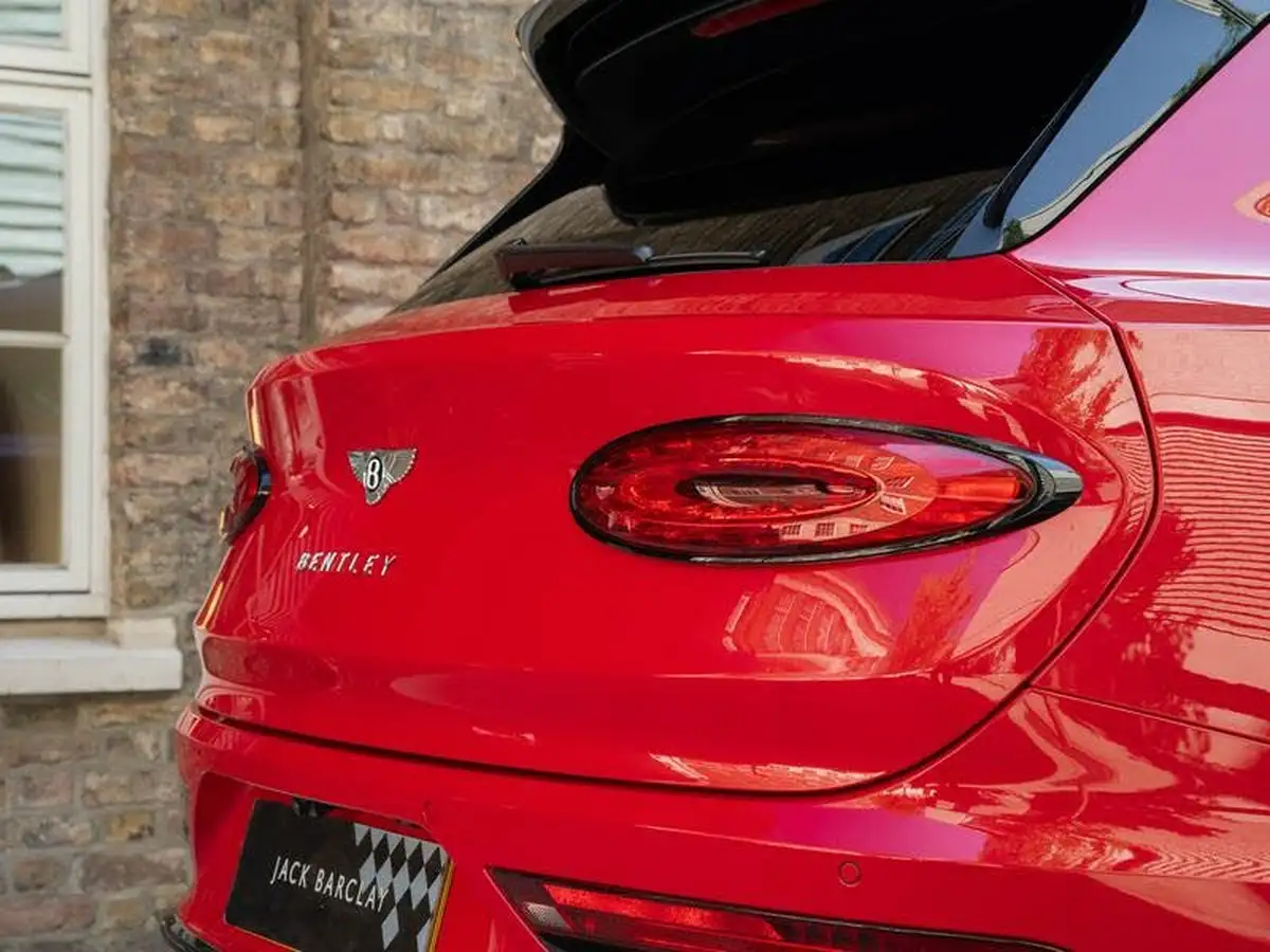 2022-bentley-bentayga-40-v8-big-39