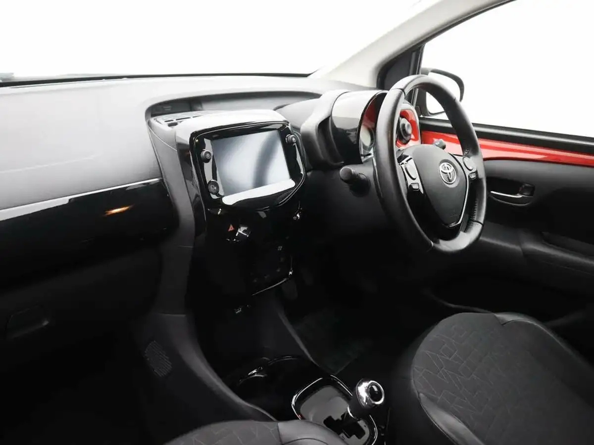 2020-toyota-aygo-10-vvt-i-x-clusiv-blackred-bi-tone-tss-x-shift-big-8