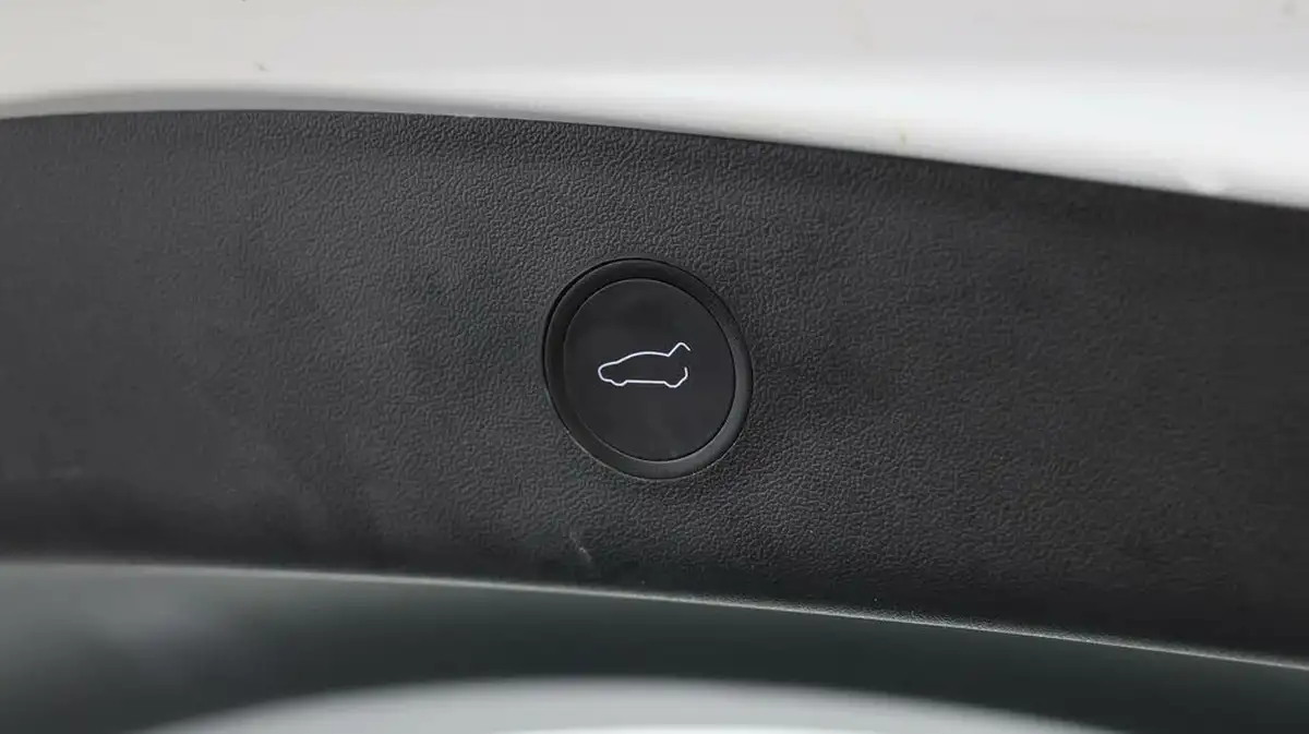 2021-tesla-model-3-e-long-range-awd-big-22