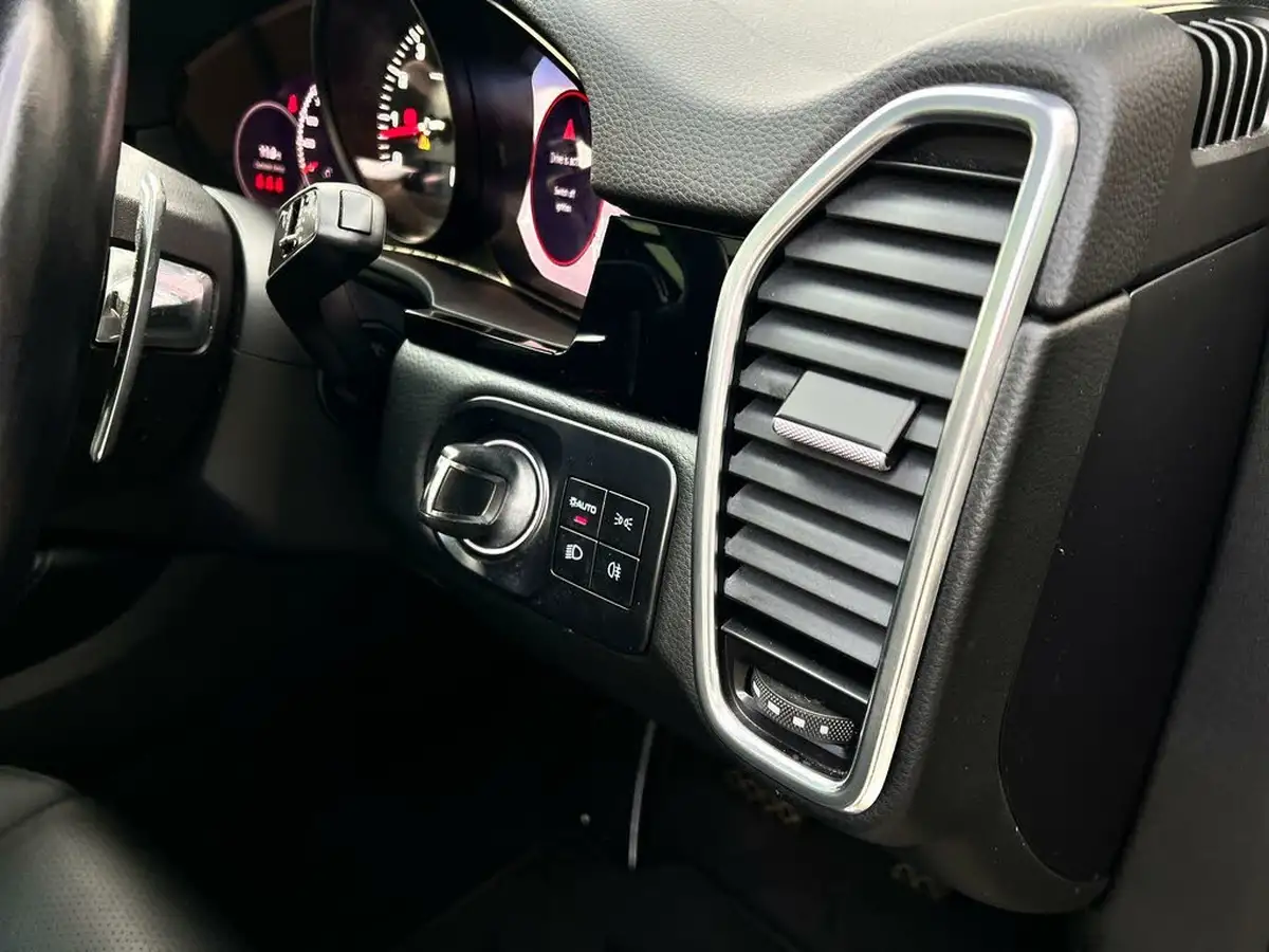 2022-porsche-cayenne-30-v6-station-wagon-big-67