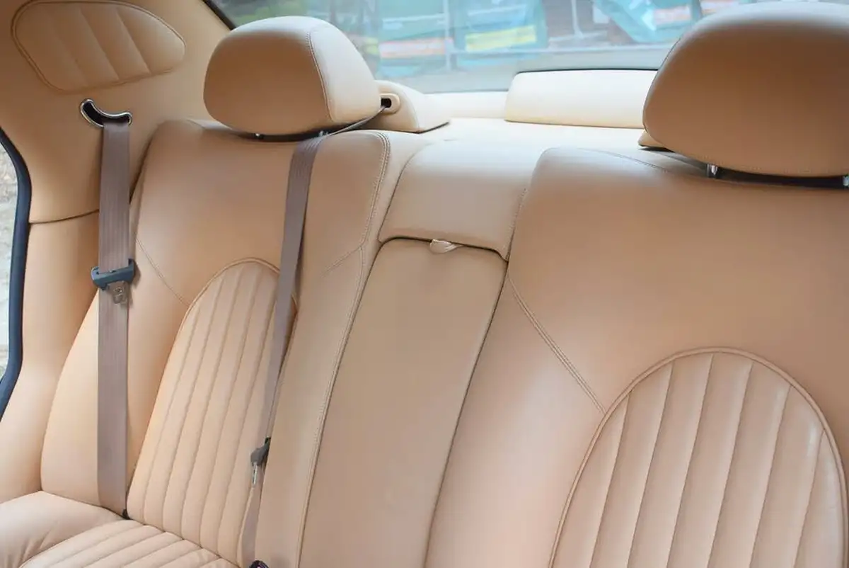 2000-bentley-arnage-68-red-label-big-36