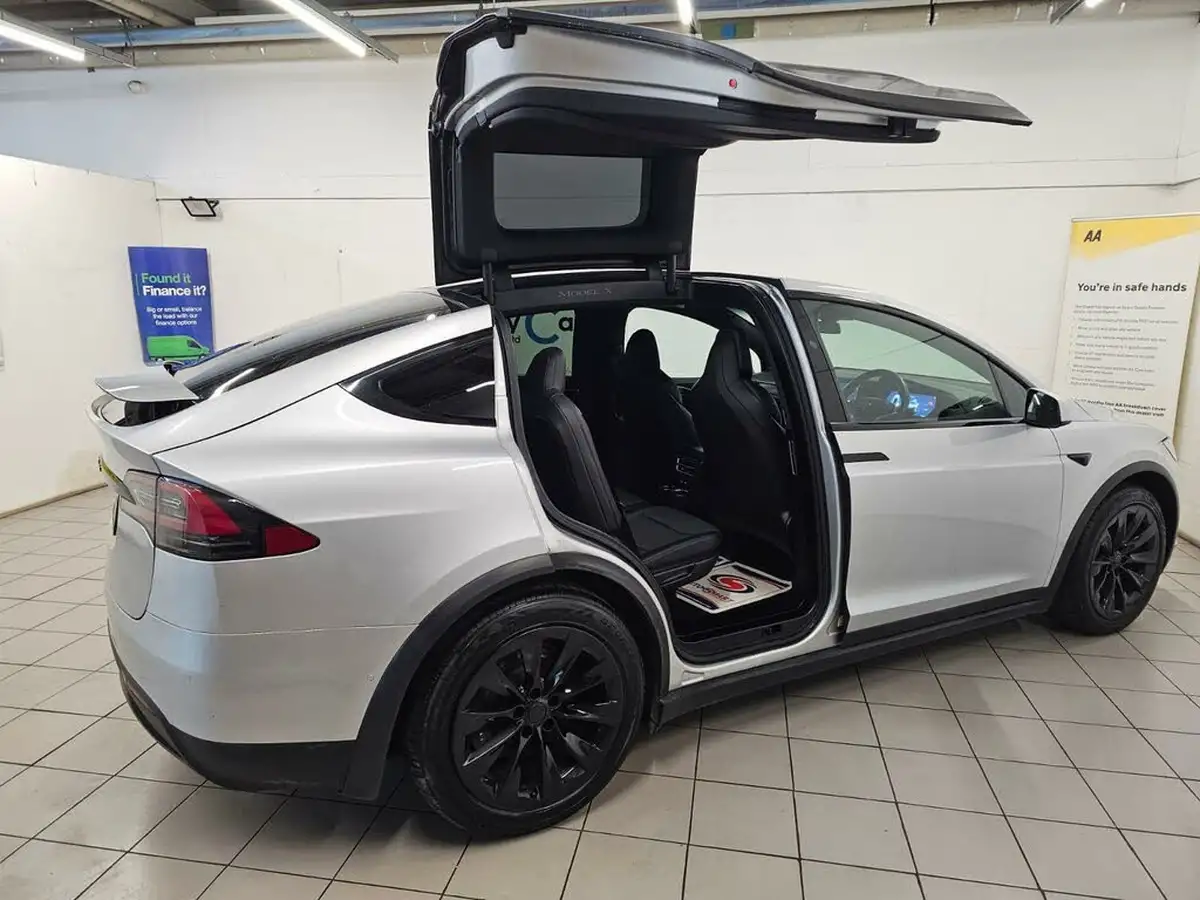 2017-tesla-model-x-e-75d-big-13