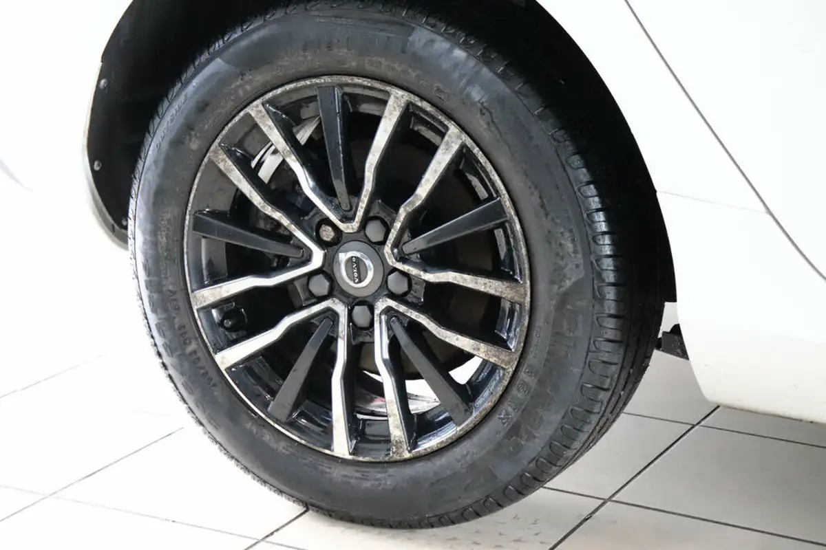 2016-volvo-v40-20-t2-momentum-big-78