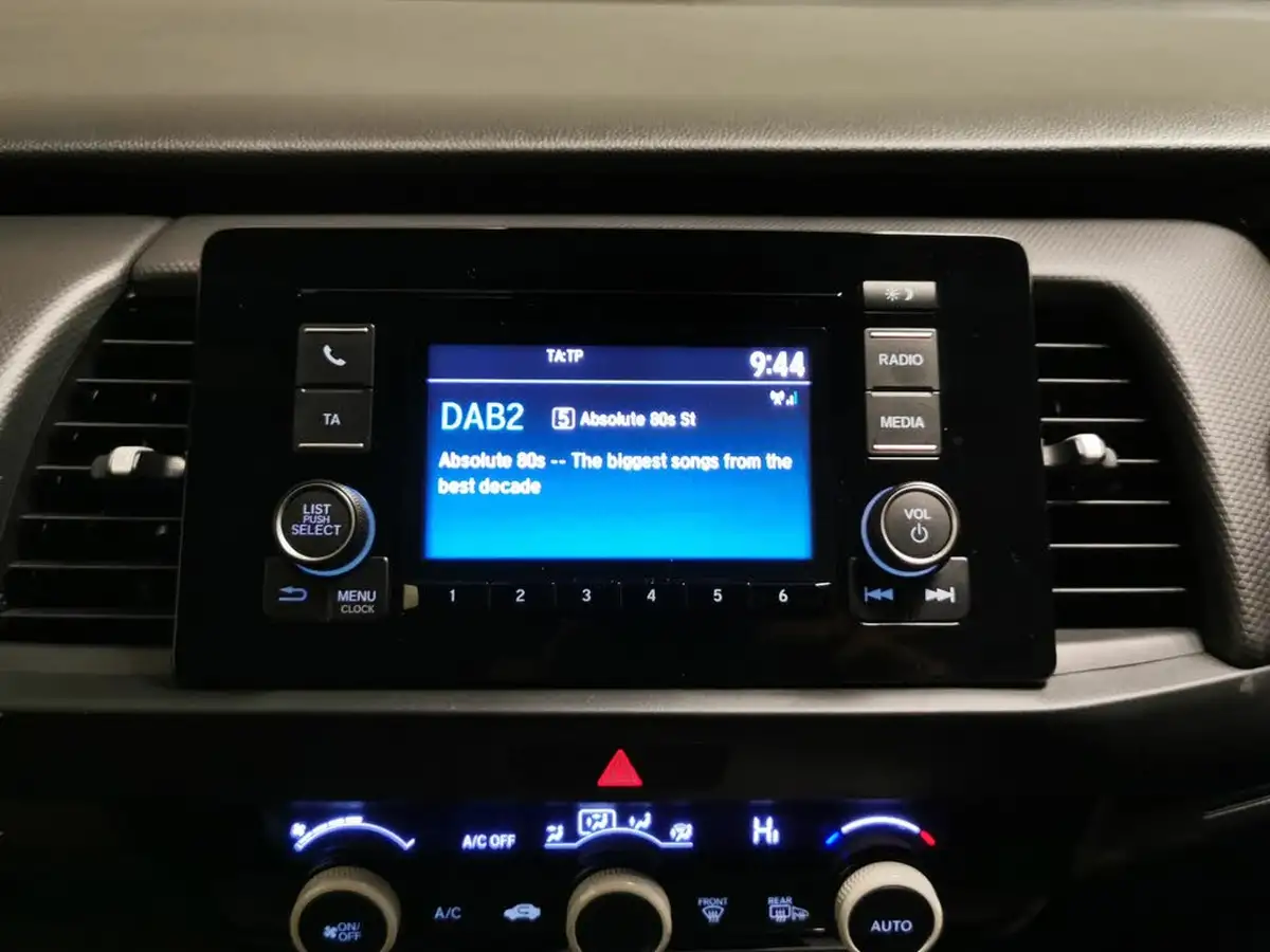 2022-honda-jazz-15-i-mmd-se-109ps-big-3