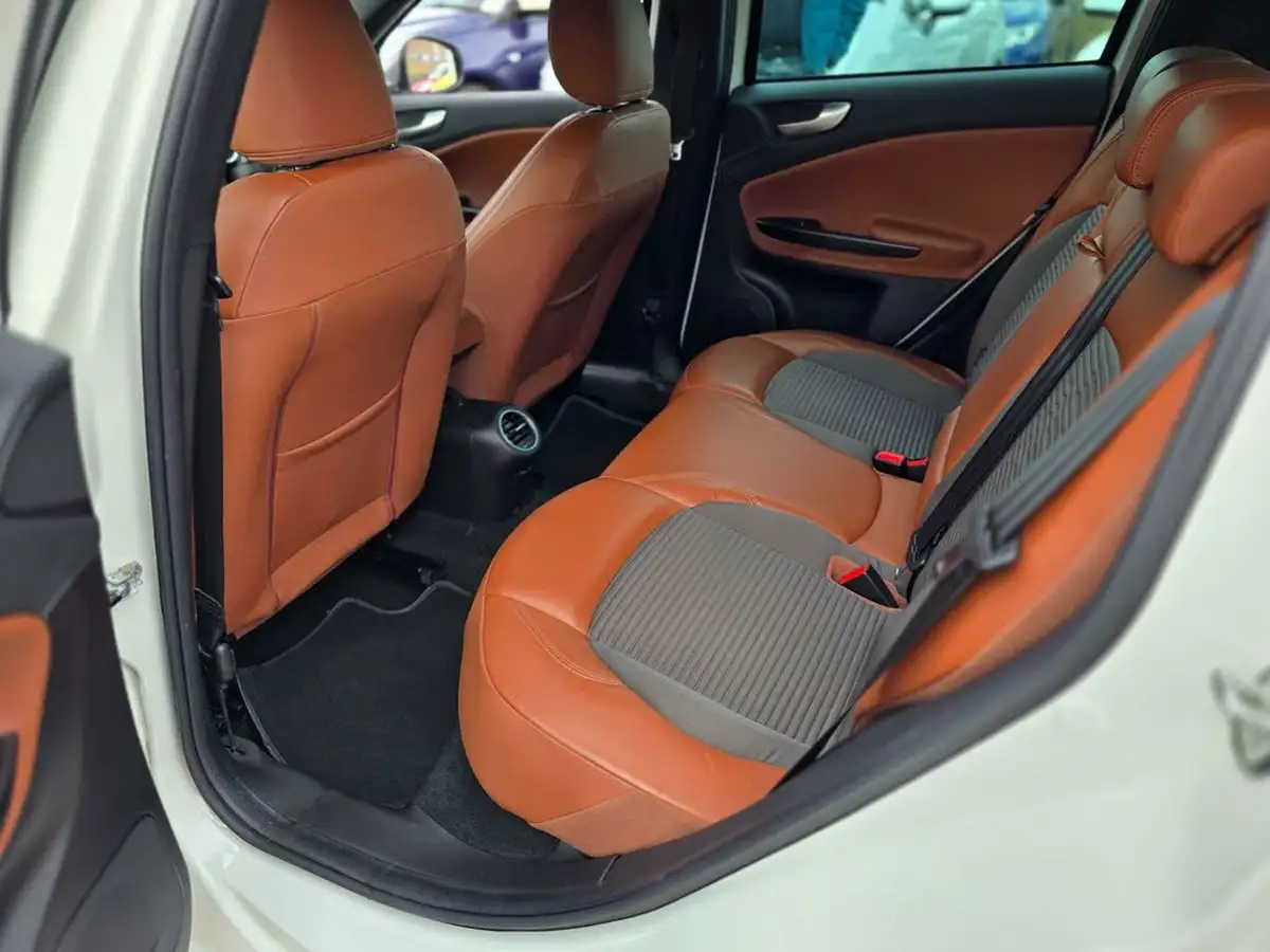 2015-alfa-romeo-giulietta-14-tb-exclusive-alfa-tct-big-32