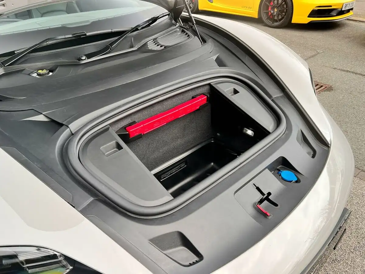 2022-porsche-taycan-e-sport-turismo-476ps-performance-battery-plus-big-41