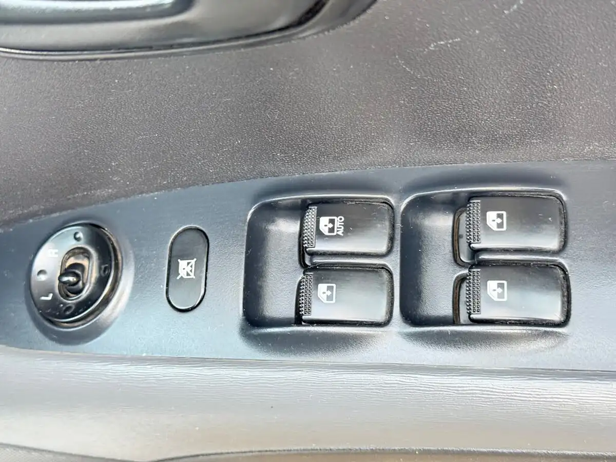 2011-hyundai-i10-12-active-big-27