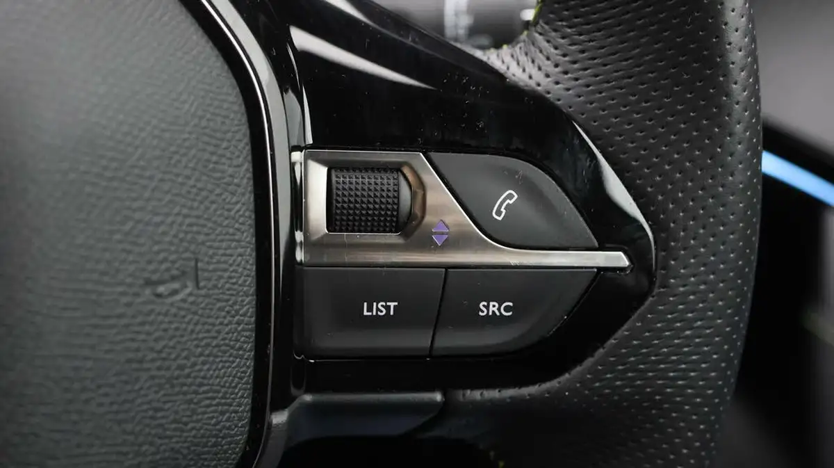 2022-peugeot-2008-suv-e-gt-premium-big-21