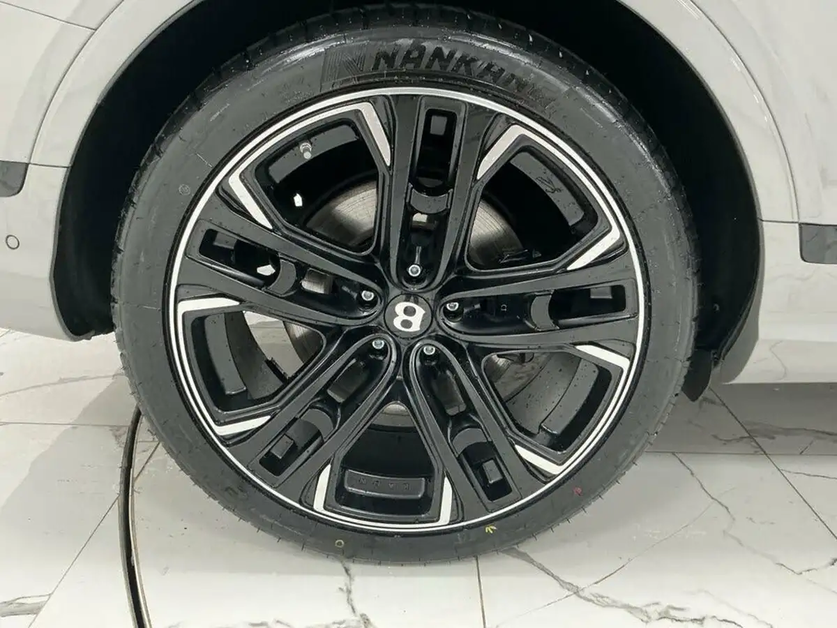 2021-bentley-bentayga-40-v8-big-16