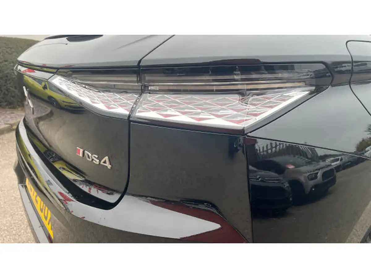2023-ds-ds-4-e-tense-performance-line-big-25