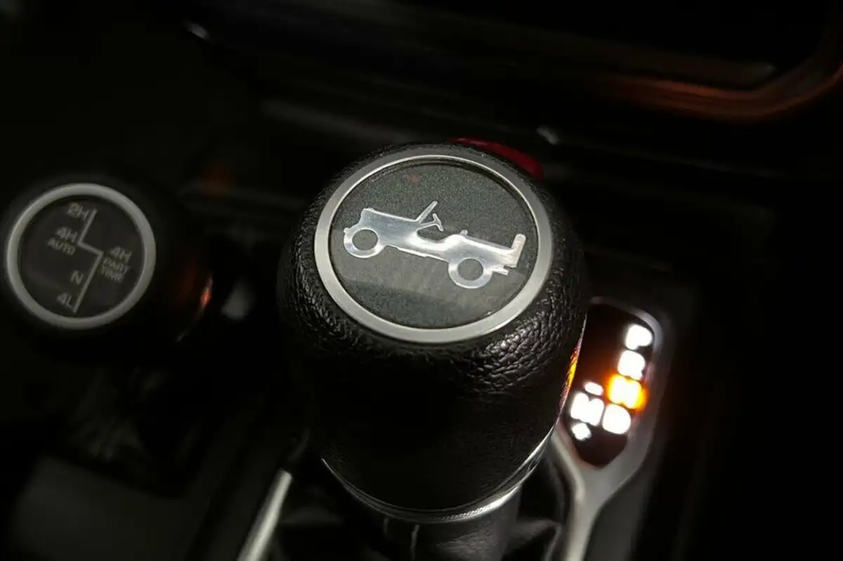 2020-jeep-wrangler-20-gme-sahara-hard-3d-big-35