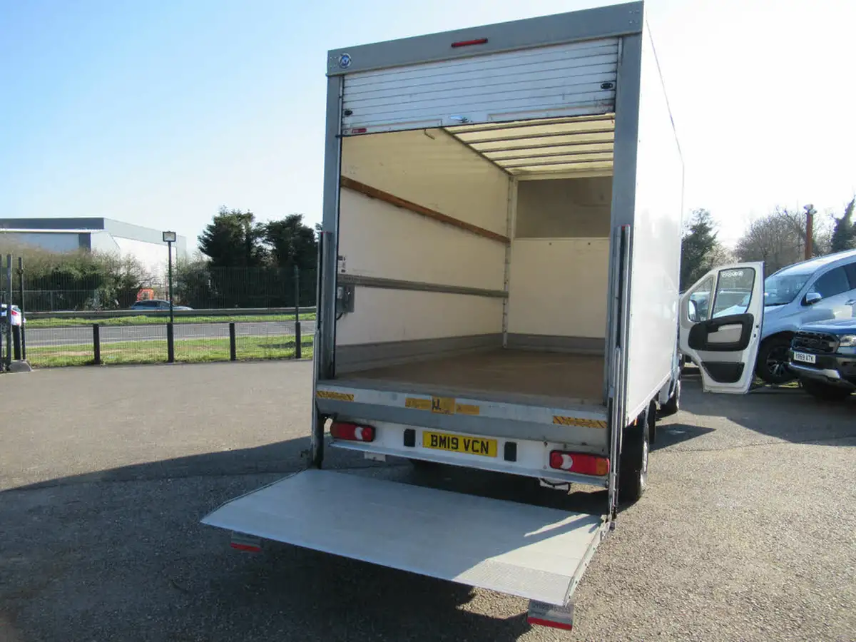2019-peugeot-boxer-20-bluehdi-335-l4-luton-bfb-big-8