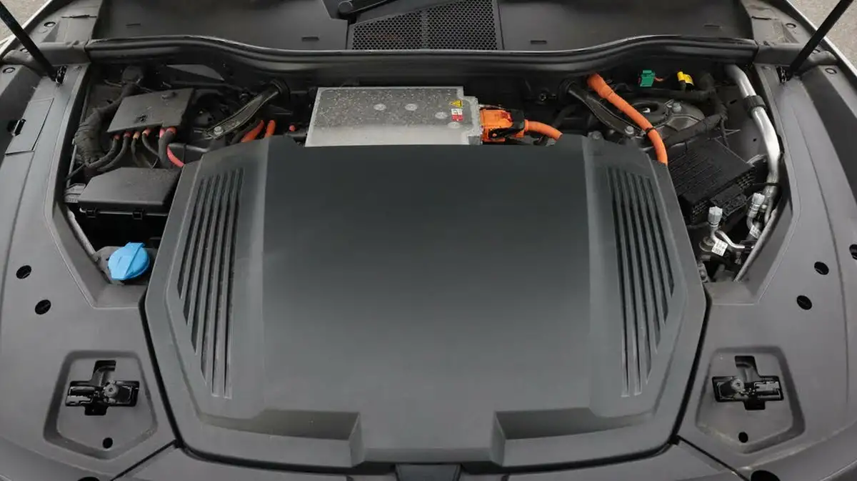 2020-audi-e-tron-50e-sport-big-19