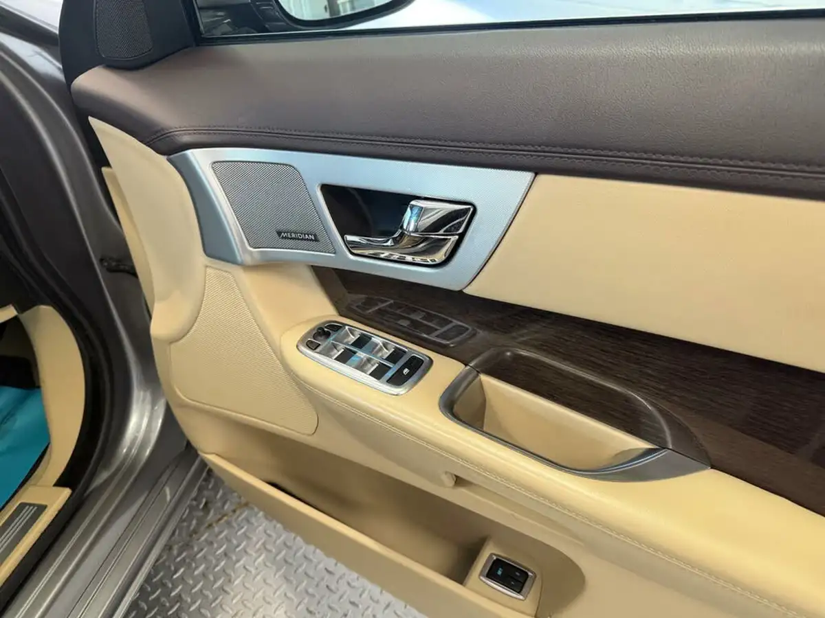 2013-jaguar-xf-30td-premium-luxury-ss-saloon-4d-auto-big-15
