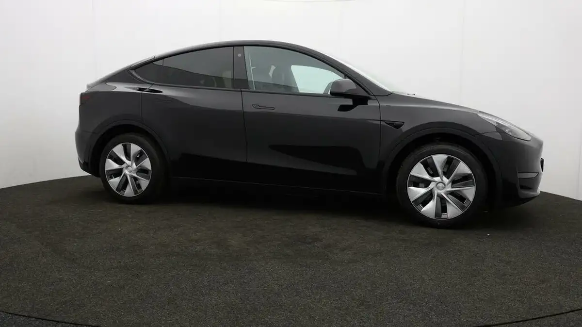 2022-tesla-model-y-e-long-range-big-5