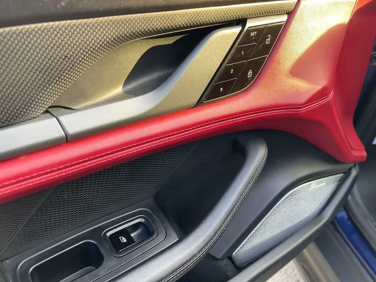 2020-porsche-taycan-e-turbo-s-big-35