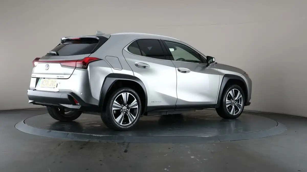2021-lexus-ux-300e-e-ux-big-7