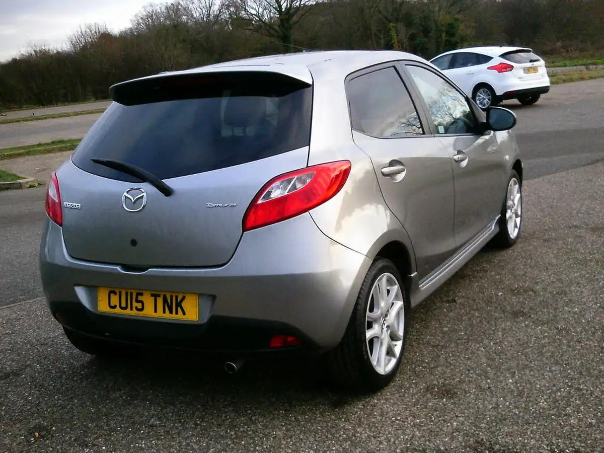 2014-mazda-mazda2-13-tamura-5d-big-7