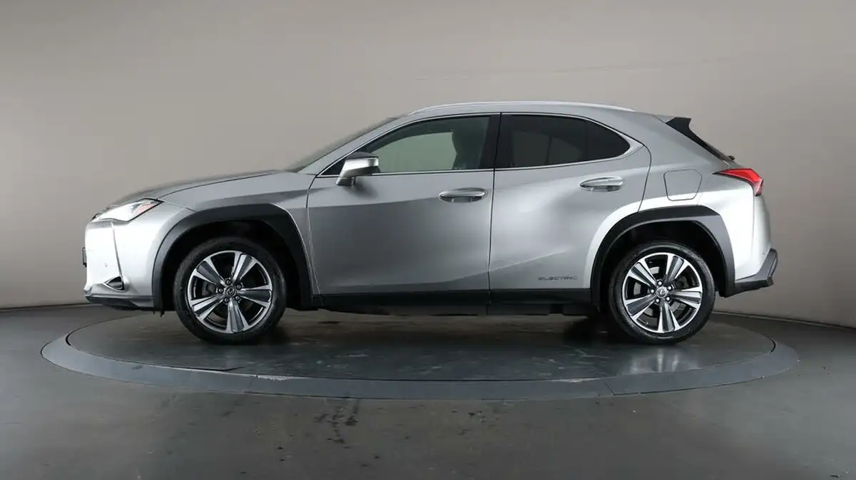 2021-lexus-ux-300e-e-ux-big-35