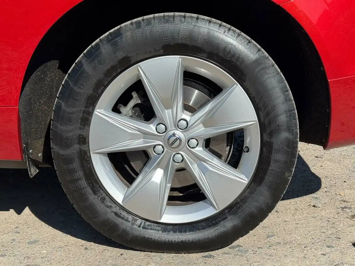 2021-volvo-xc60-20-b5-momentum-big-25