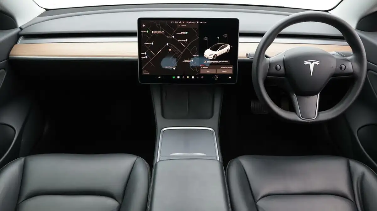 2020-tesla-model-3-e-long-range-big-13