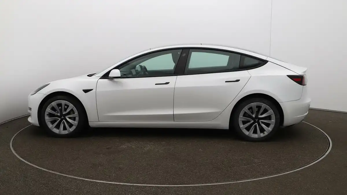 2020-tesla-model-3-e-long-range-big-61