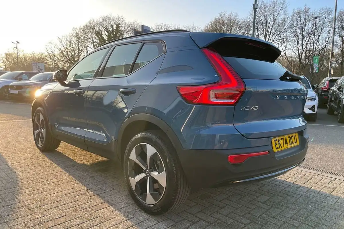 2024-volvo-xc40-20-b3-plus-big-8