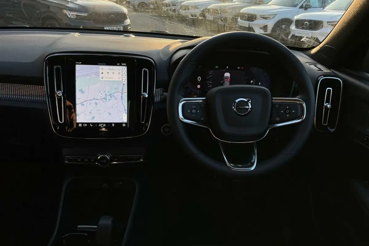 2024-volvo-xc40-20-b3-plus-big-32